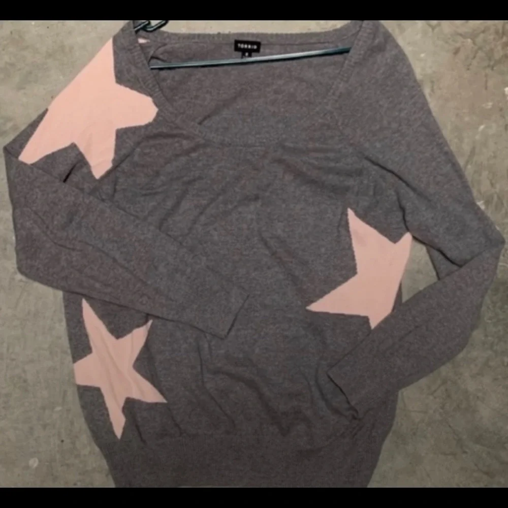 Torrid Grey Pink Star Sweatshirt 2 - Picture 2 of 3